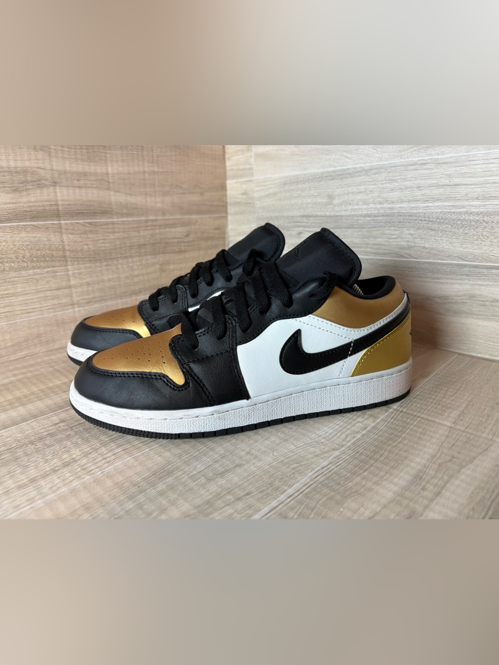 Nike Air Jordan 1 Low Gold Toe Black White CQ9487-700 GS 6.5Y EUC